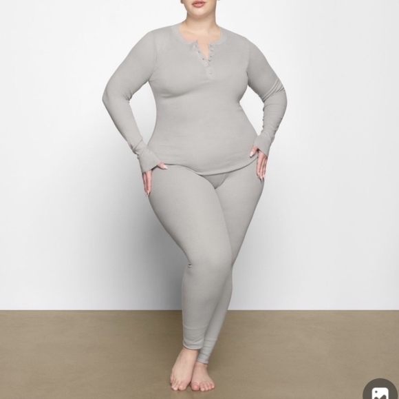 NWOT SKIMS LOGO POINTELLE HENLEY & LEGGING SET - Picture 8 of 8